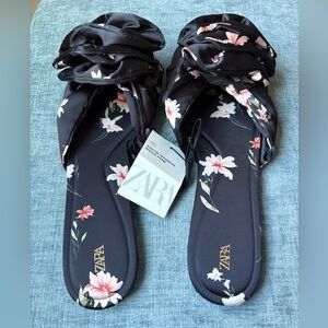 Zara Women's Black and Pink Floral Sandals☀️🌸🌺🩷